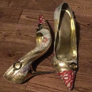 Gold Pumps (heels) with fabric pattern